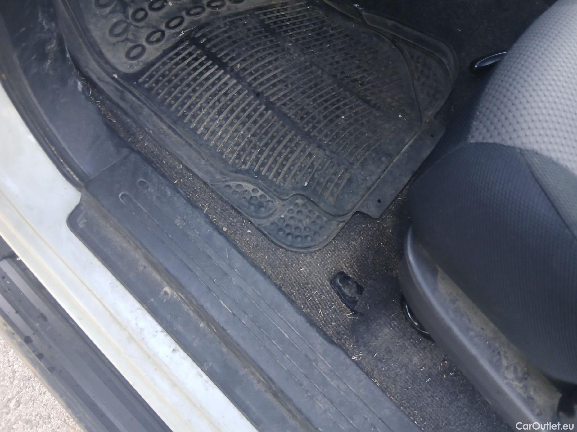  Mitsubishi  L200 MITSUBISHI  / 2019 / 4P / pickup doble cabina D/C 220 DI-D M-Pro #2