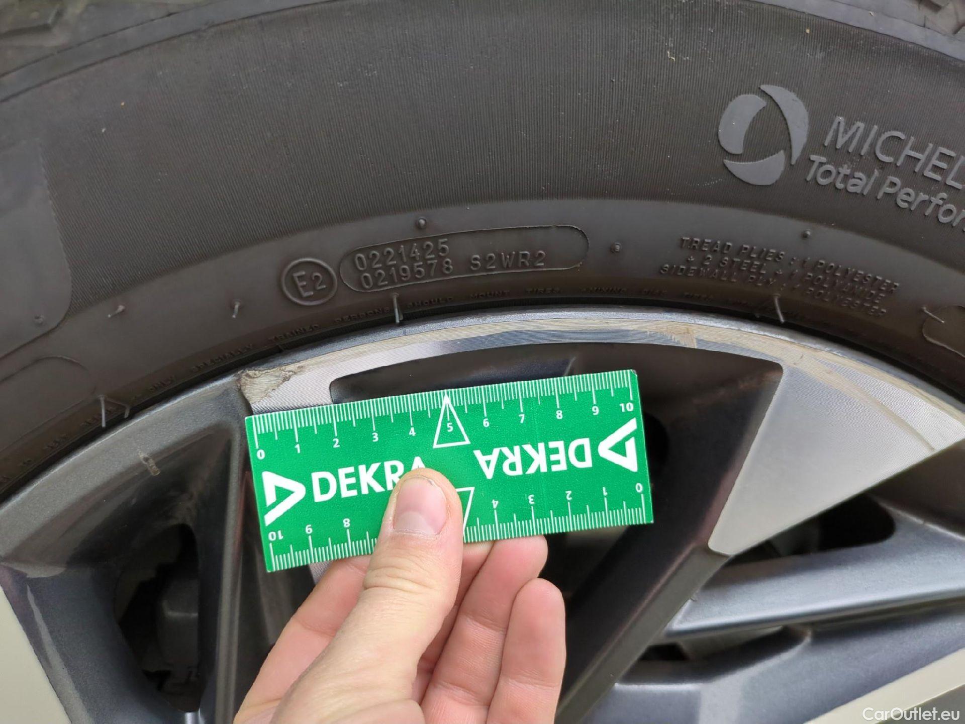  Hyundai  Tucson HYUNDAI  / 2020 / 5P / SUV 1.6 T-GDI 150 DCT-7 HYBRID 48V CREATIVE #28