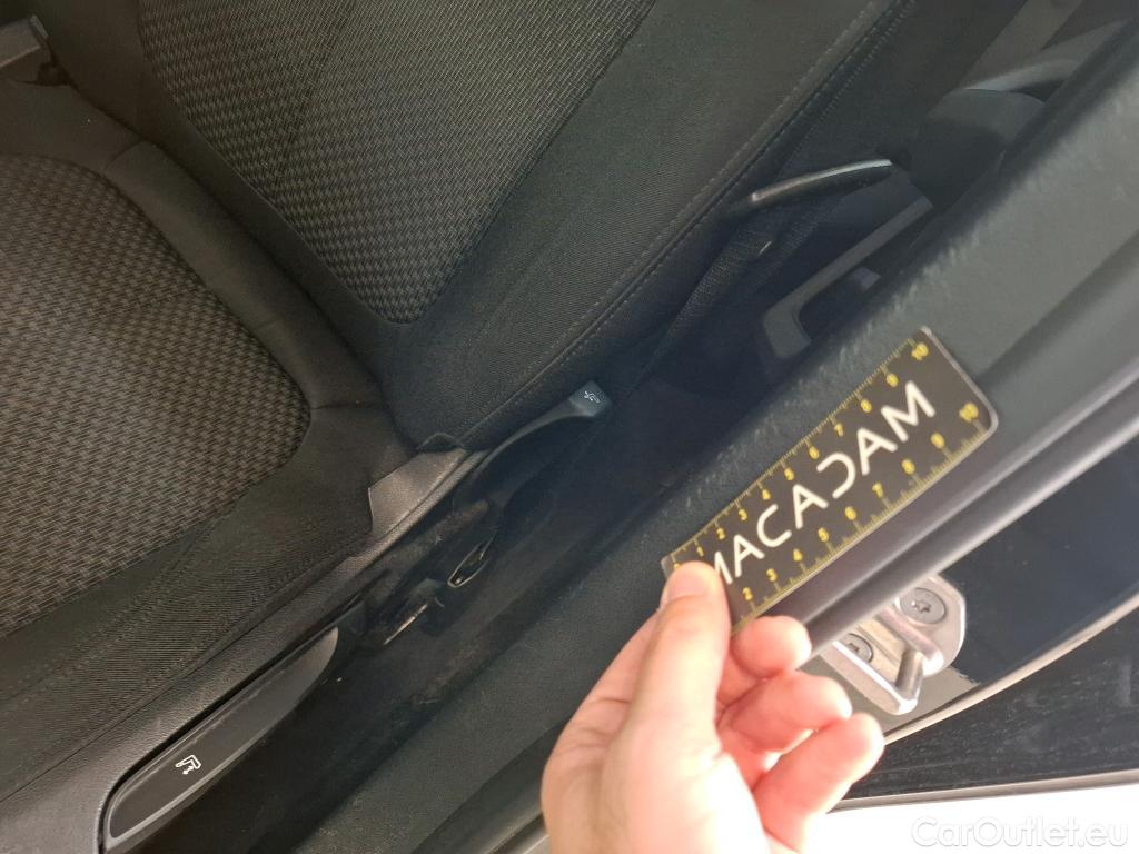  Bmw  Serie 1 BMW Série 1 / 2019 / 5P / Berline 1.5 118I DKG7 Business Design #10