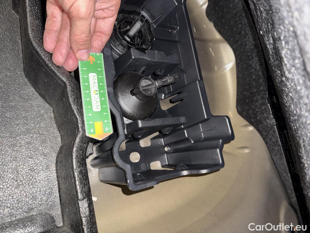  Peugeot  2008  Allure Business 1.5 HDi 110CV BVM6 E6d #15