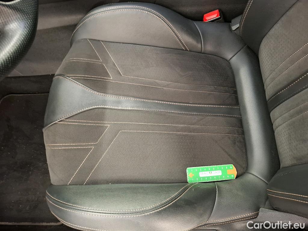  Peugeot  3008 PEUGEOT  / 2020 / 5P / SUV BlueHDi 130 S&S EAT8 GT #9