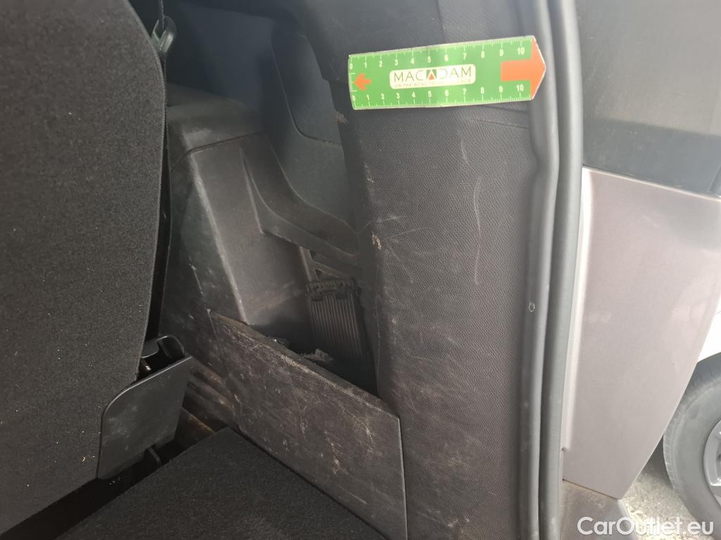  Peugeot  5008  Active Business 1.5 HDi 130CV BVA8 E6dT #64