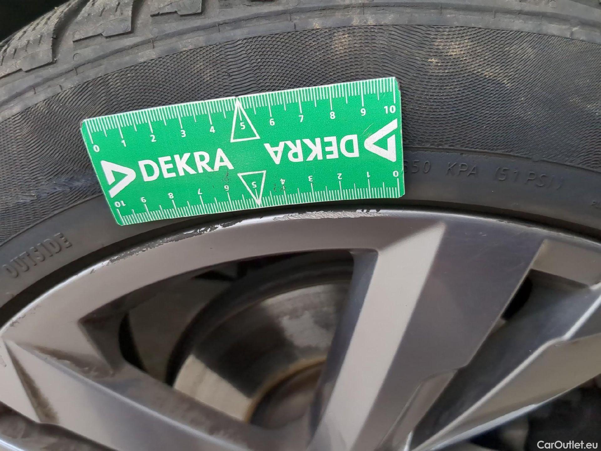  Volkswagen  Tiguan VOLKSWAGEN  / 2020 / 5P / SUV 2.0 TDI 150 DSG7 R-Line #4