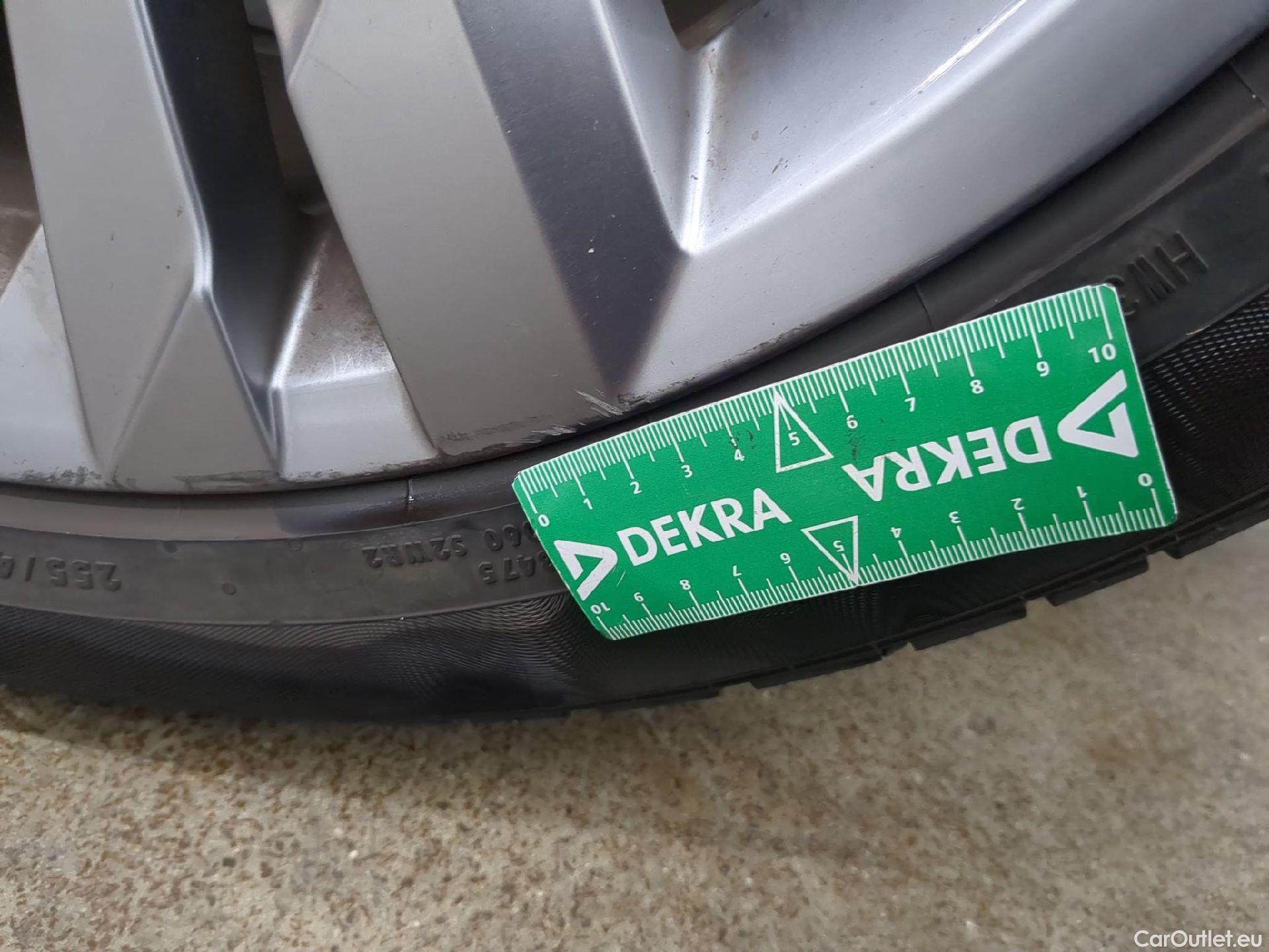  Volkswagen  Tiguan VOLKSWAGEN  / 2020 / 5P / SUV 2.0 TDI 150 DSG7 R-Line #12