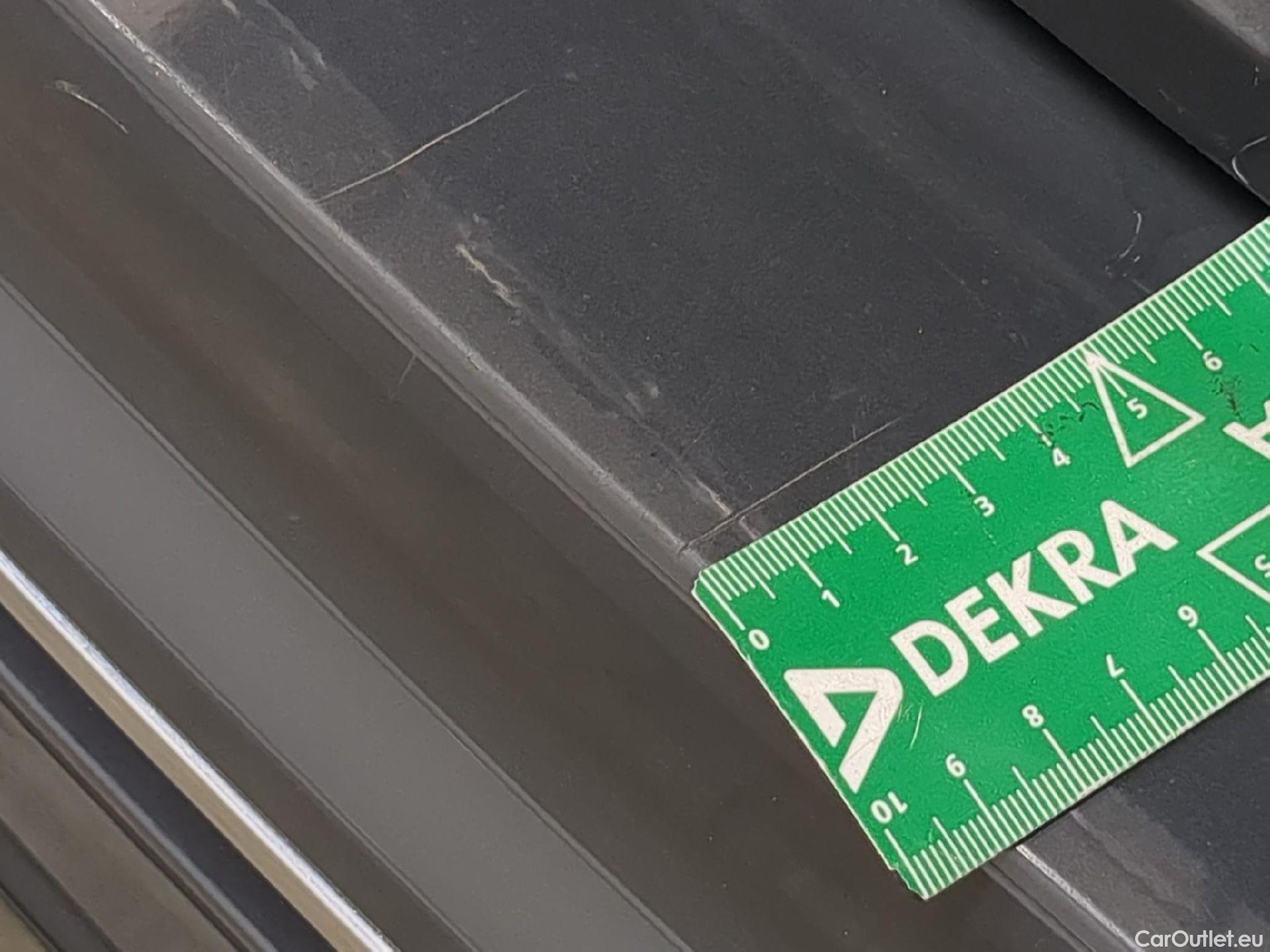  Volkswagen  Tiguan VOLKSWAGEN  / 2020 / 5P / SUV 2.0 TDI 150 DSG7 R-Line #25