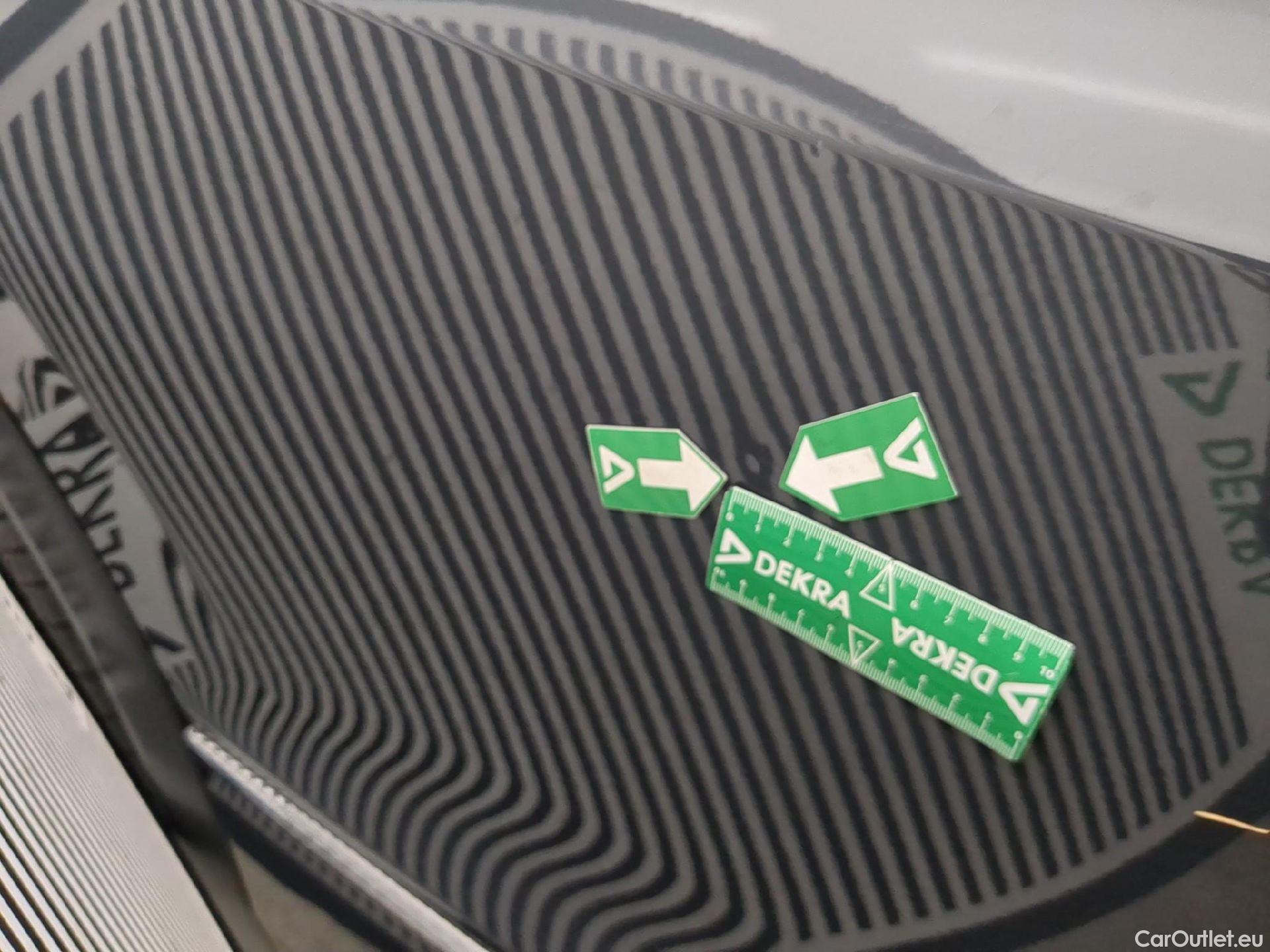  Volkswagen  Tiguan VOLKSWAGEN  / 2020 / 5P / SUV 2.0 TDI 150 DSG7 R-Line #16