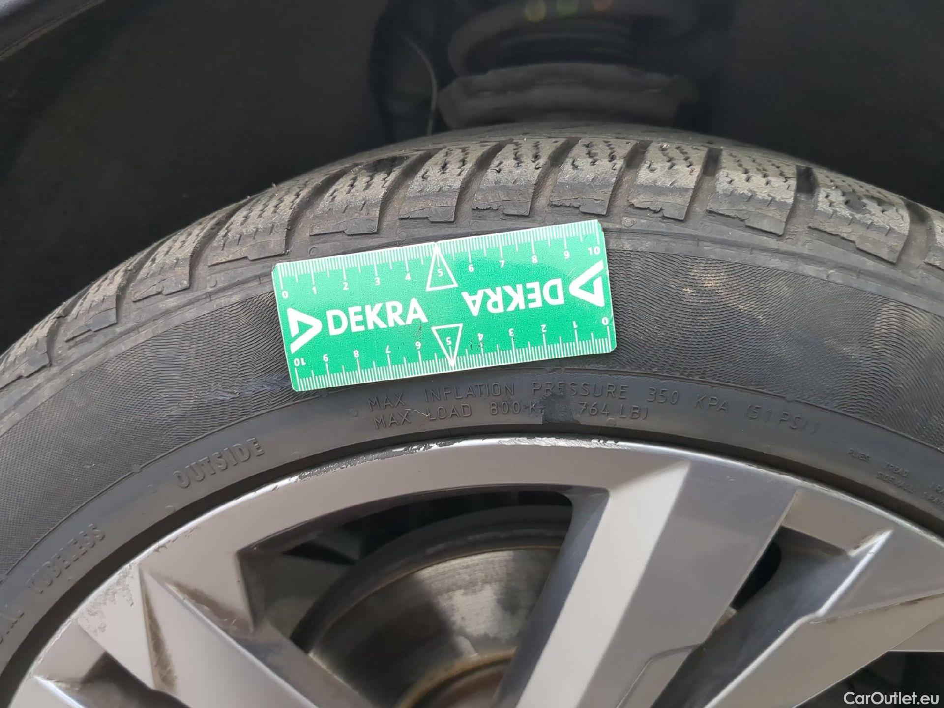  Volkswagen  Tiguan VOLKSWAGEN  / 2020 / 5P / SUV 2.0 TDI 150 DSG7 R-Line #5