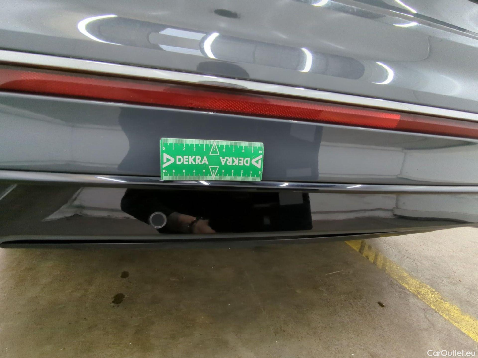  Volkswagen  Tiguan VOLKSWAGEN  / 2020 / 5P / SUV 2.0 TDI 150 DSG7 R-Line #30