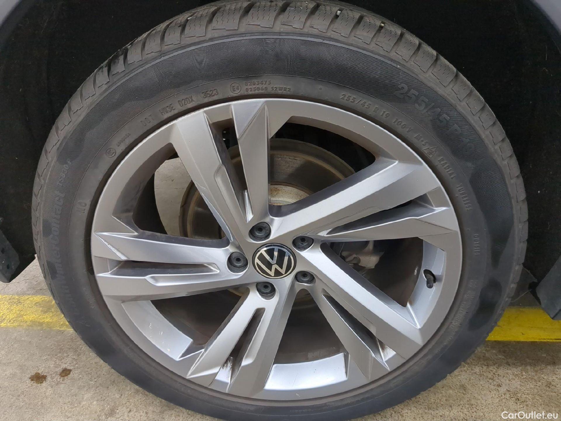  Volkswagen  Tiguan VOLKSWAGEN  / 2020 / 5P / SUV 2.0 TDI 150 DSG7 R-Line #9