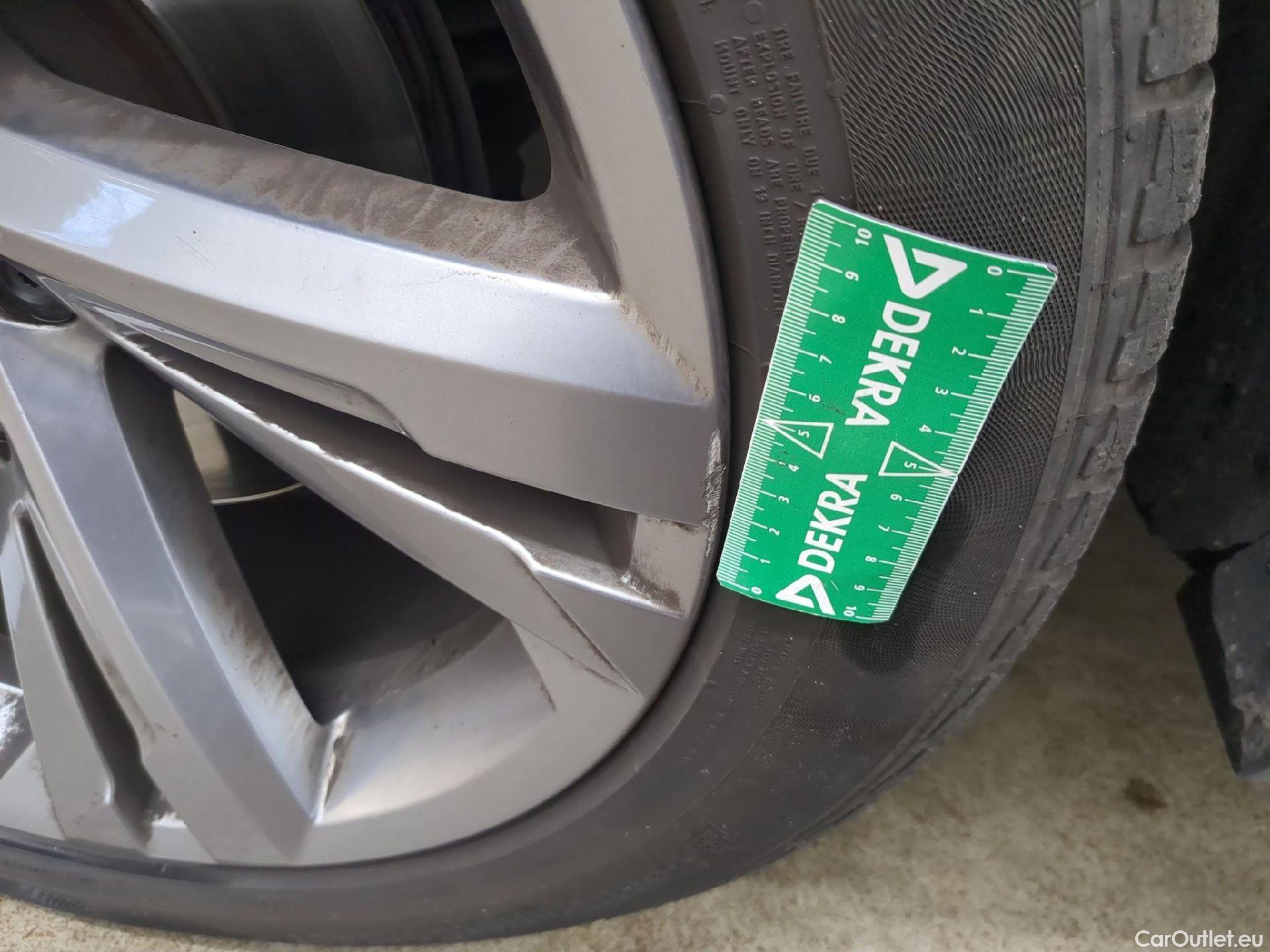  Volkswagen  Tiguan VOLKSWAGEN  / 2020 / 5P / SUV 2.0 TDI 150 DSG7 R-Line #10