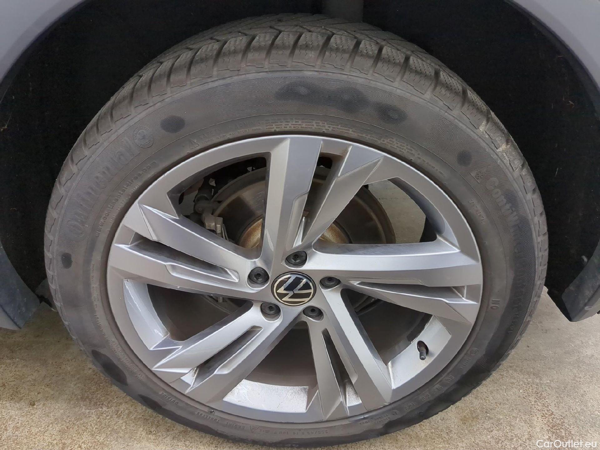  Volkswagen  Tiguan VOLKSWAGEN  / 2020 / 5P / SUV 2.0 TDI 150 DSG7 R-Line #8