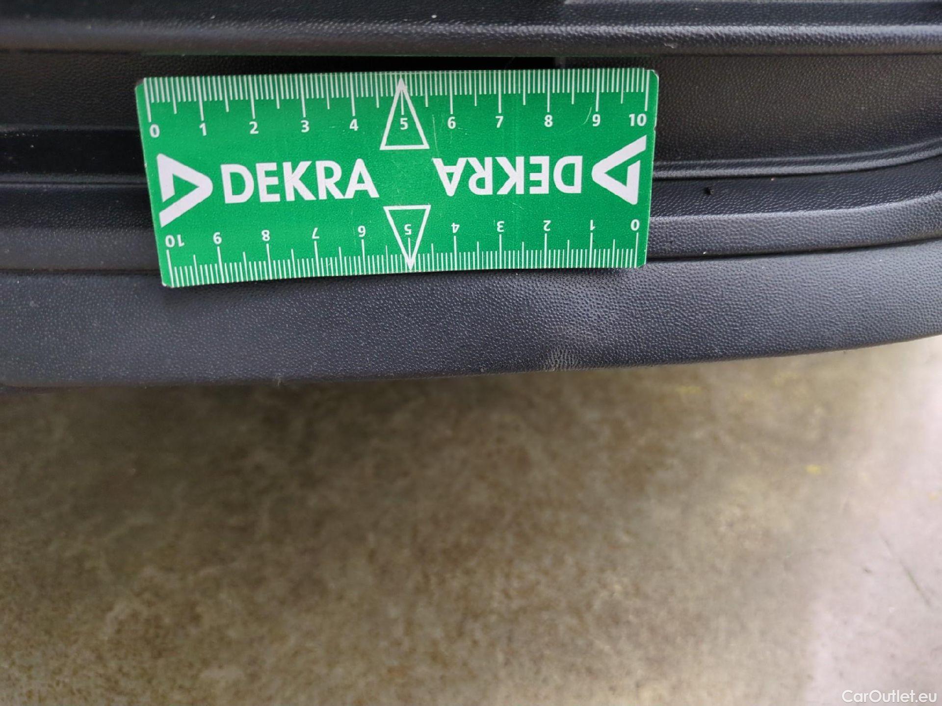  Volkswagen  Tiguan VOLKSWAGEN  / 2020 / 5P / SUV 2.0 TDI 150 DSG7 Life Business #33