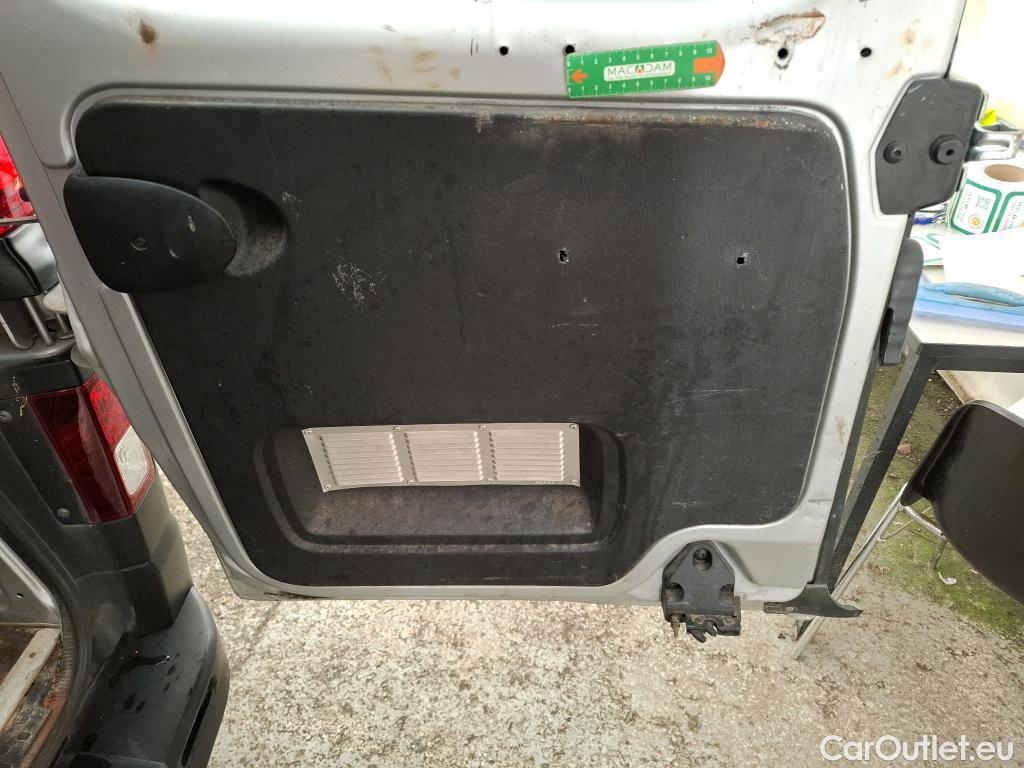  Renault  Trafic  III Fourgon Grand Confort L2H1 1200 dCi 170CV BVA6 E6dT #24