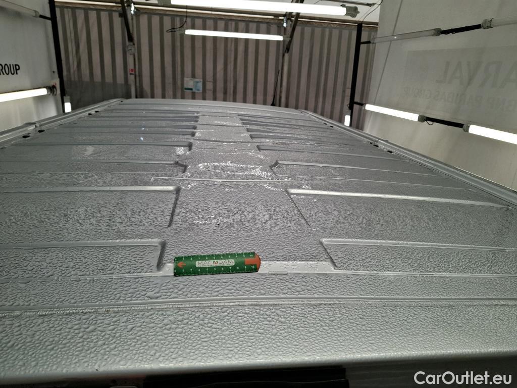  Renault  Trafic  III Fourgon Grand Confort L2H1 1200 dCi 170CV BVA6 E6dT #1