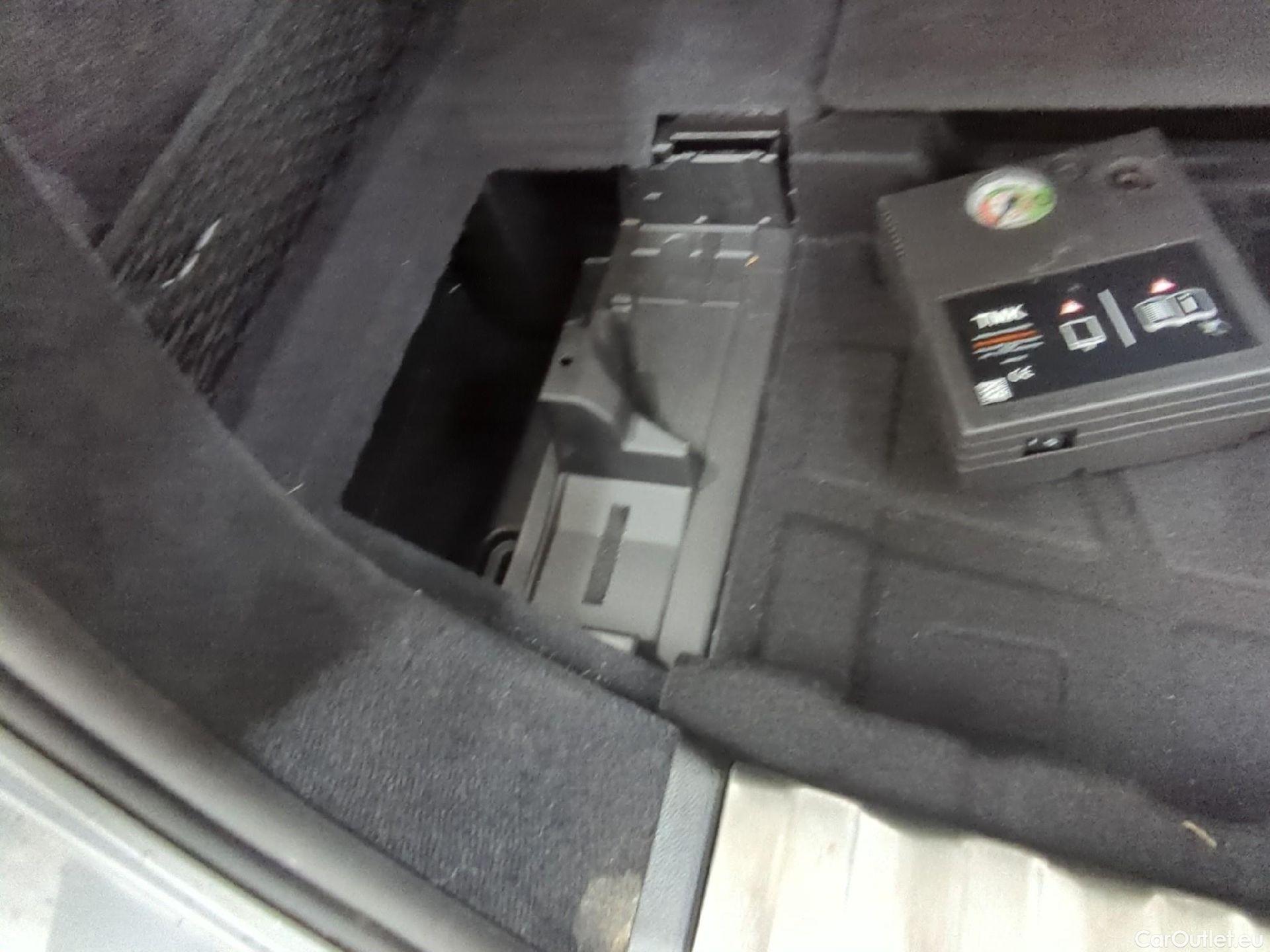  Bmw  Serie 3 BMW Série 3 Touring / 2022 / 5P / Break 318i 156ch Business Design BVA8 #3