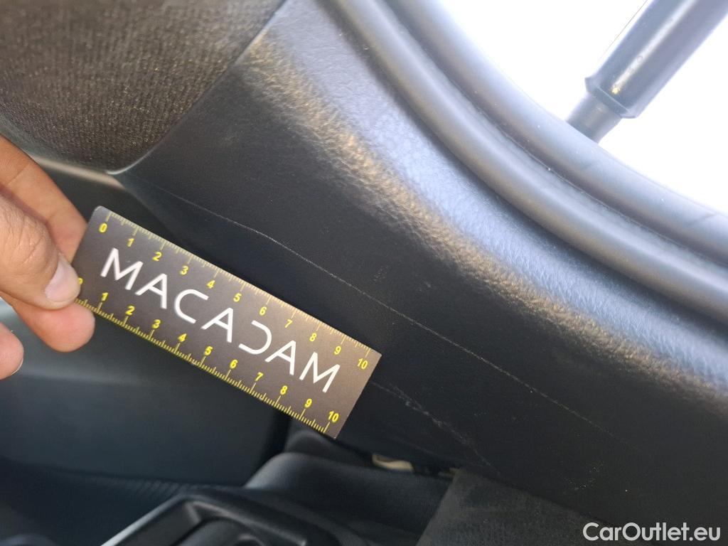  Toyota  C-HR TOYOTA  / 2016 / 5P / SUV 2.0 HYBRIDE 184 DYN BUS STAGE ACA / VO RECONDITIONNE - PHOTOS AVANT RECONDITIONNEMENT #9