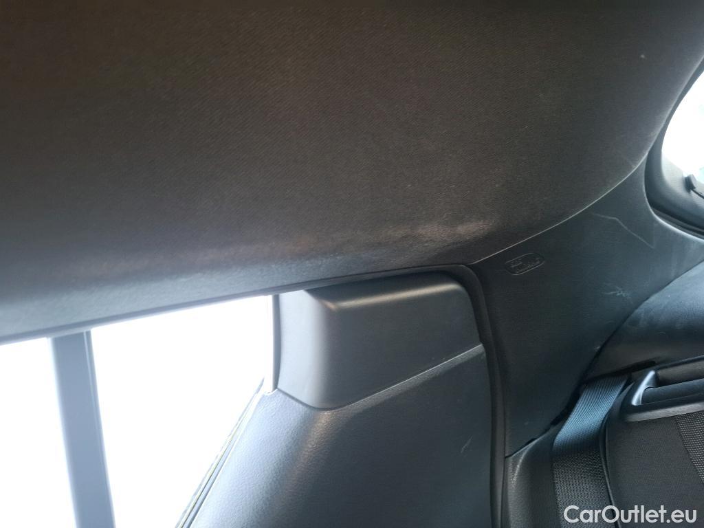  Toyota  C-HR TOYOTA  / 2016 / 5P / SUV 2.0 HYBRIDE 184 DYN BUS STAGE ACA / VO RECONDITIONNE - PHOTOS AVANT RECONDITIONNEMENT #13