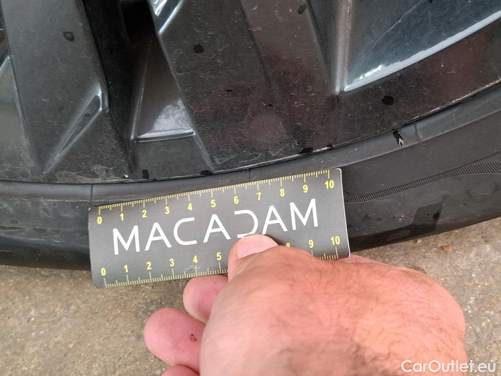  Volkswagen  Tiguan VOLKSWAGEN  / 2020 / 5P / SUV 2.0 TDI 150 DSG7 R-Line #11