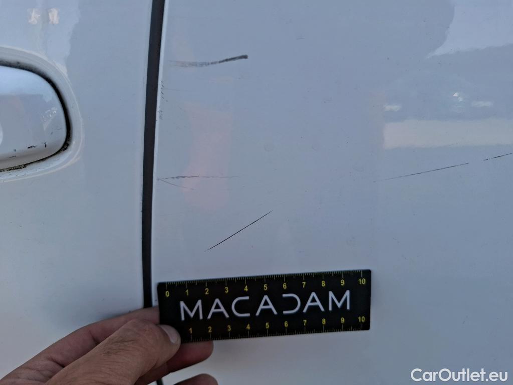  Toyota  C-HR TOYOTA  / 2016 / 5P / SUV 2.0 HYBRIDE 184 DYN BUS STAGE ACA / VO RECONDITIONNE - PHOTOS AVANT RECONDITIONNEMENT #6