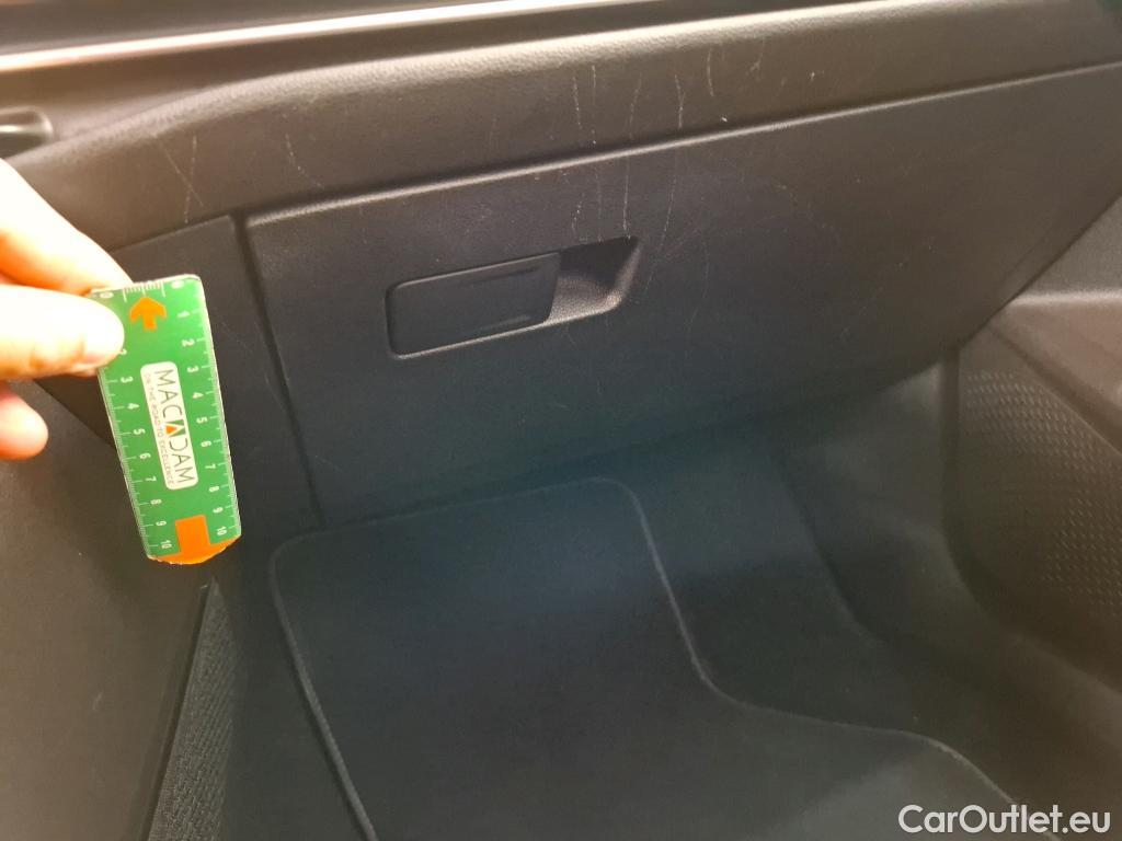  Volkswagen  Golf  VOLKSWAGEN / 2020 / 5P / Berline 1.0 TSI OPF 110 BVM6 Life Busi #10