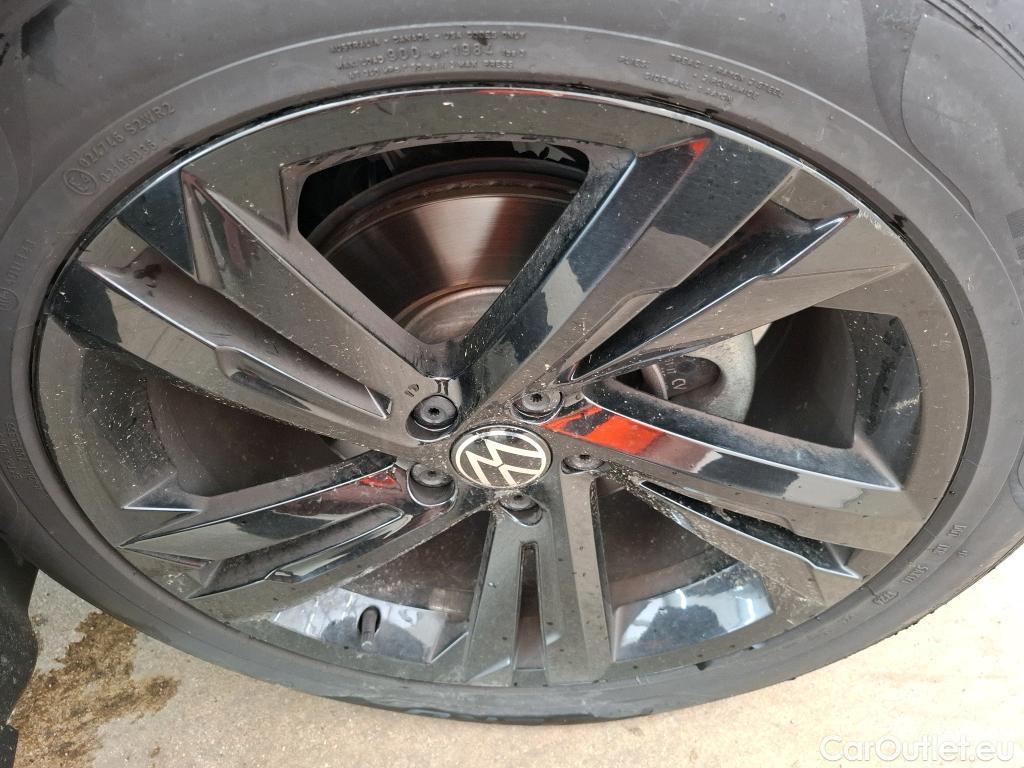  Volkswagen  Tiguan VOLKSWAGEN  / 2020 / 5P / SUV 2.0 TDI 150 DSG7 R-Line #9