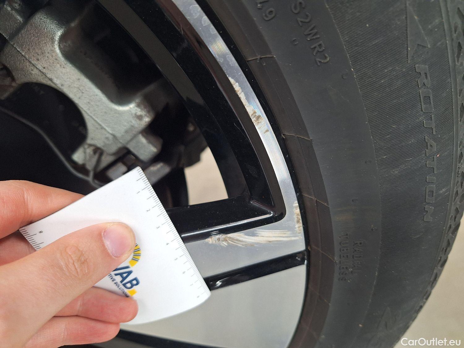  Volvo  XC 40 Volvo, XC40 '17, Volvo XC40 P8 4x4 Recharge R-Design 5d #2