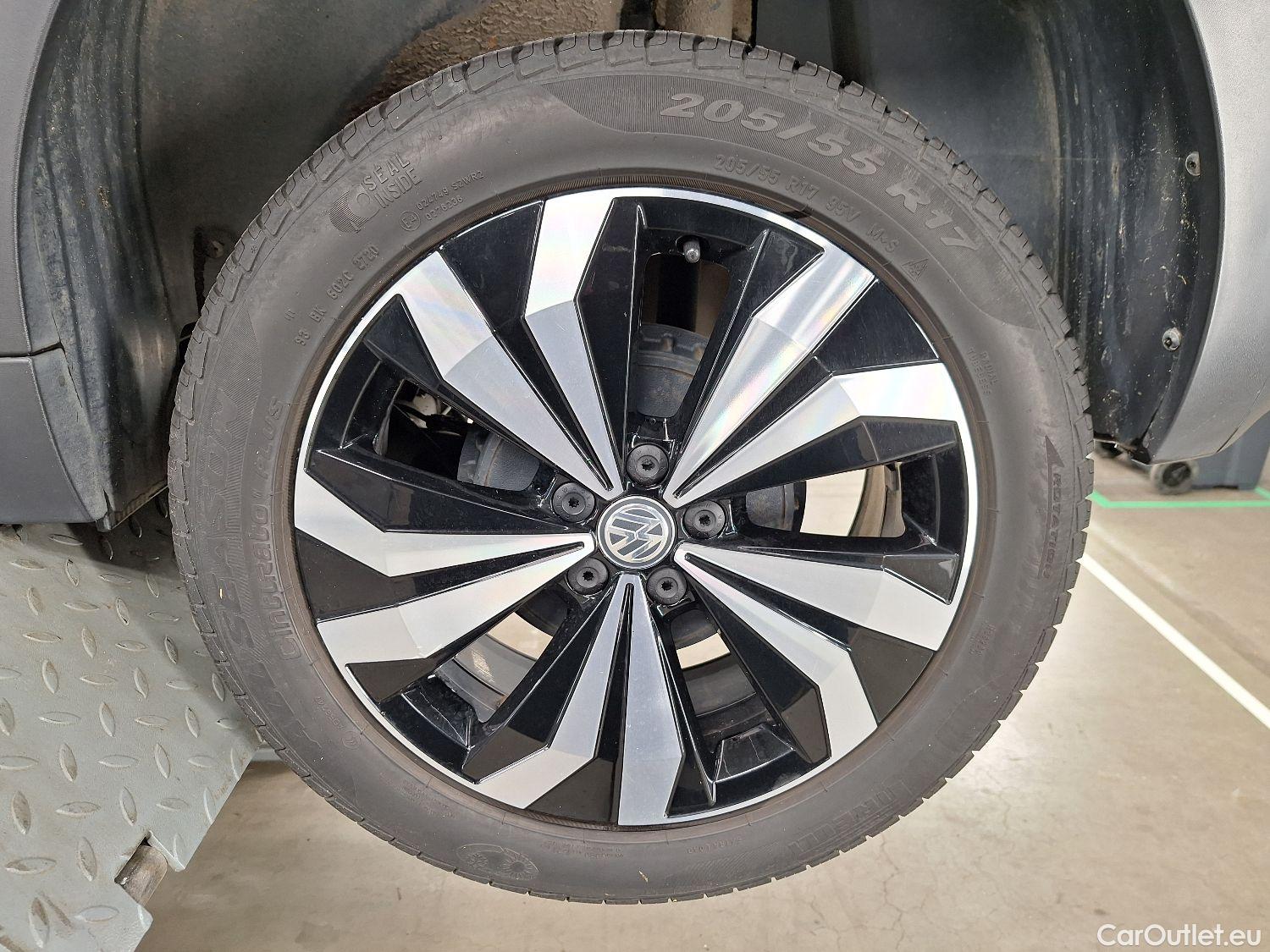  Volkswagen  T-CROSS Volkswagen  1.0 TSI Life 5d #1