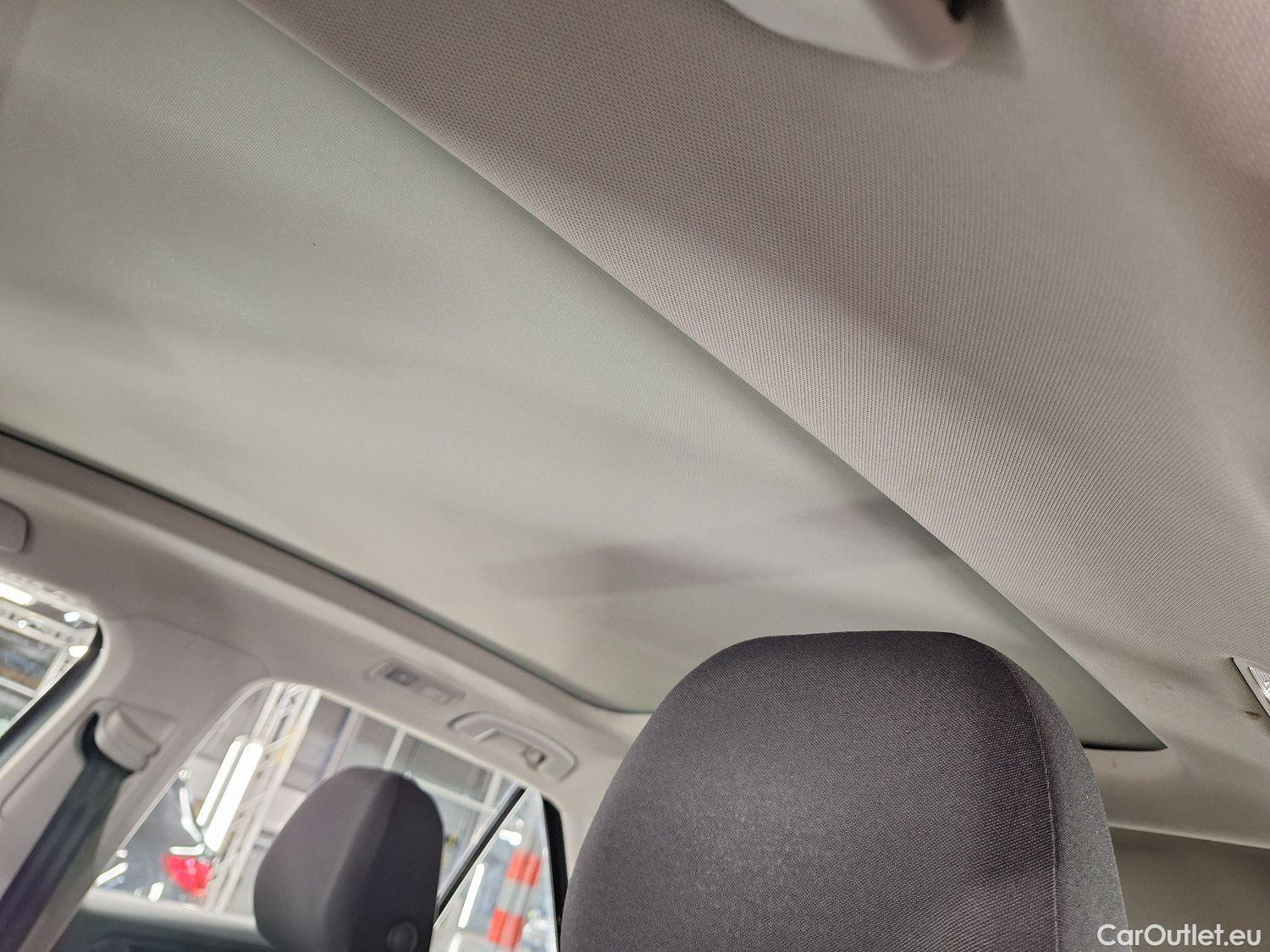  Volkswagen  T-ROC VW,  '17, Volkswagen  1.0 TSI Style 5d #48