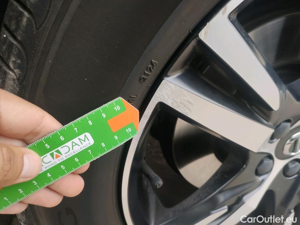  Volvo  XC 40 VOLVO XC40 / 2017 / 5P / todoterreno 2.0 B4 G AWD R-Design Auto #8