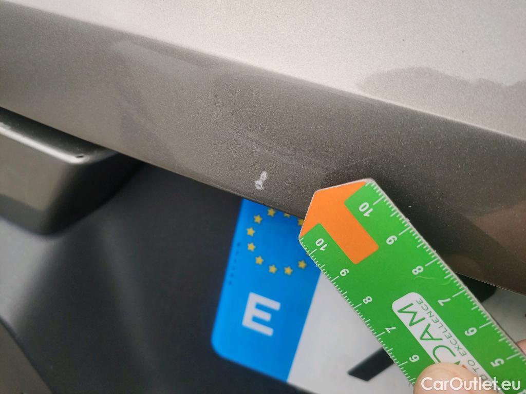  Volvo  XC 40 VOLVO XC40 / 2017 / 5P / todoterreno 2.0 B4 G AWD R-Design Auto #4