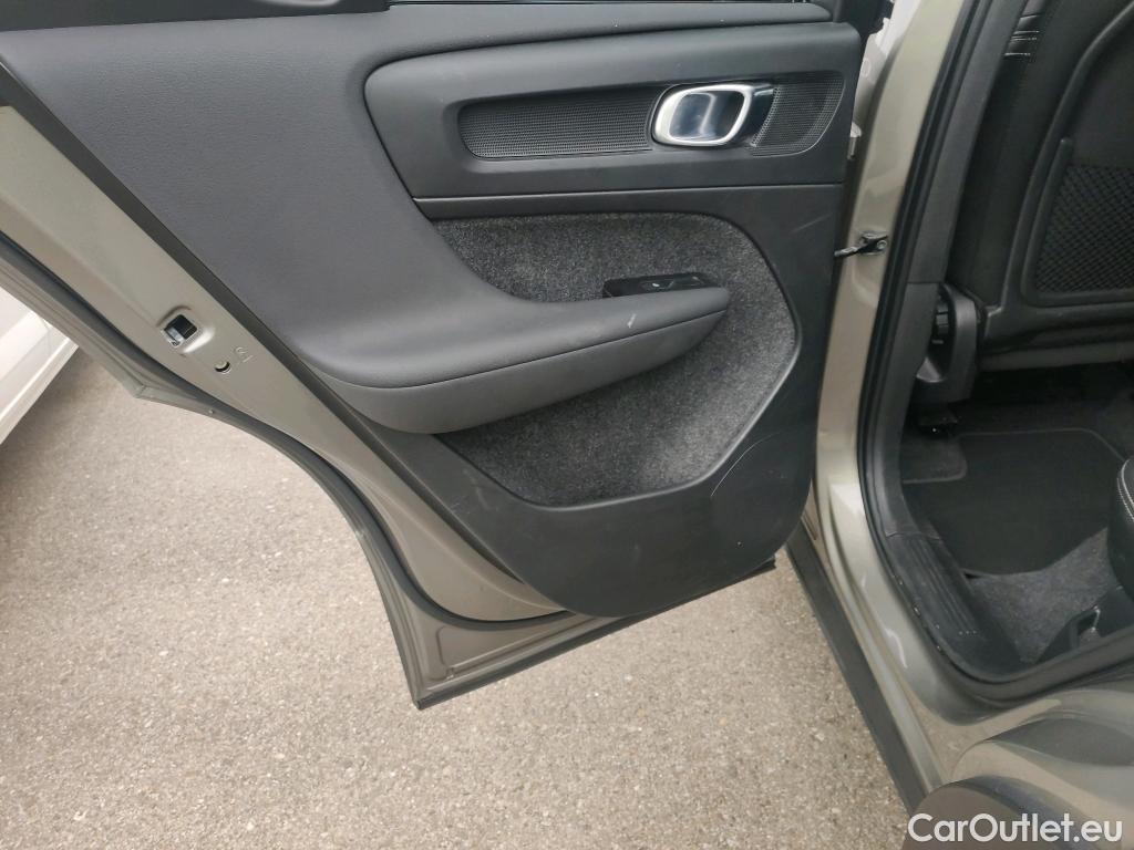  Volvo  XC 40 VOLVO XC40 / 2017 / 5P / todoterreno 2.0 B4 G AWD R-Design Auto #36