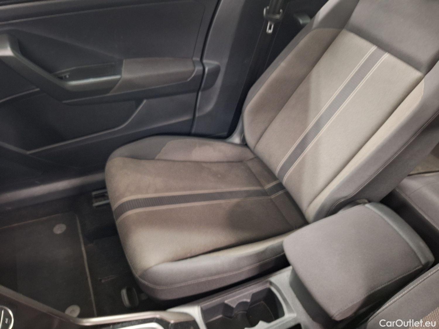  Volkswagen  T-ROC VW,  '17, Volkswagen  1.0 TSI Style 5d #46