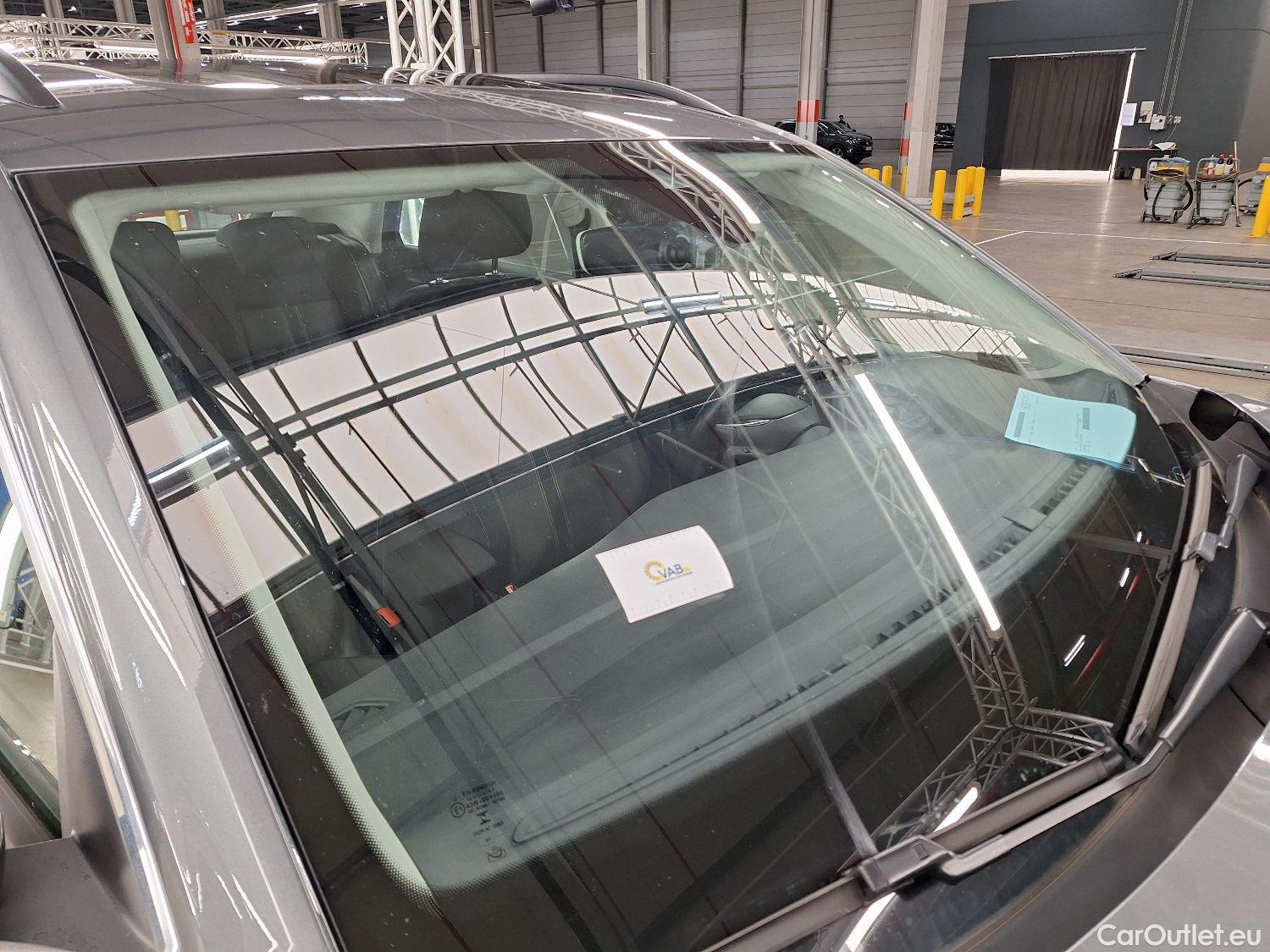  Volkswagen  T-ROC VW,  '17, Volkswagen  1.0 TSI Style 5d #31