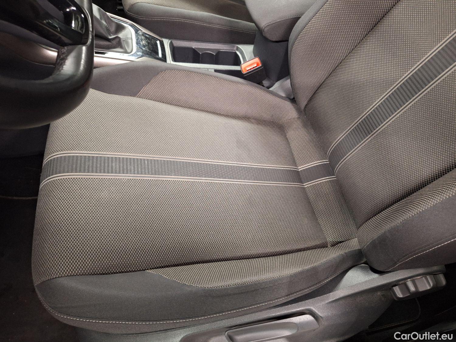  Volkswagen  T-ROC VW,  '17, Volkswagen  1.0 TSI Style 5d #45