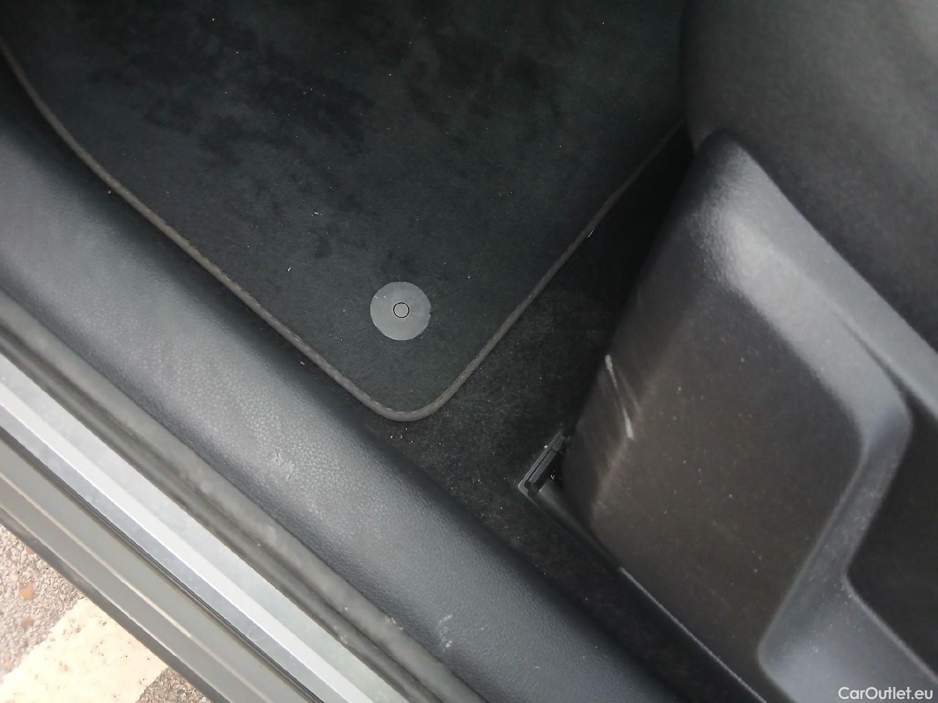  Audi  Q2 AUDI  / 2016 / 5P / todoterreno Design 30 TFSI 85kW (116CV) #2