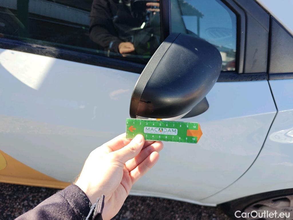  Nissan  Micra NISSAN  / 2017 / 5P / berlina con portón 1.5dCi 66 kW (90 CV) S&S Visia+ #93