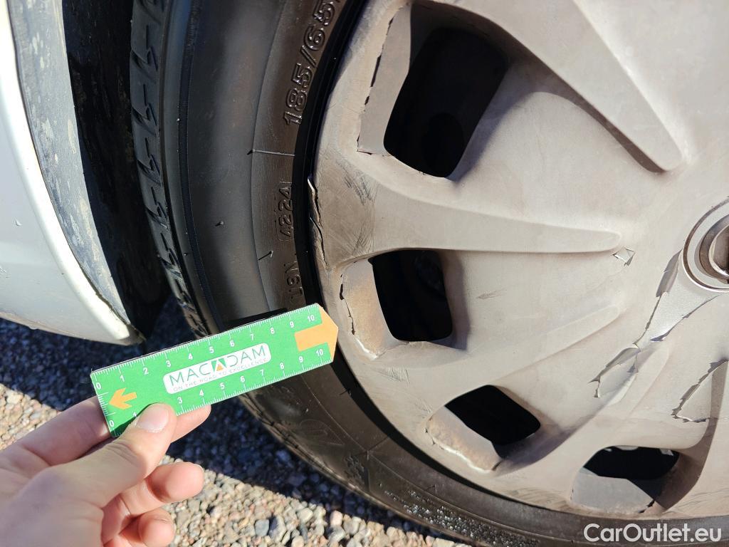  Nissan  Micra NISSAN  / 2017 / 5P / berlina con portón 1.5dCi 66 kW (90 CV) S&S Visia+ #86