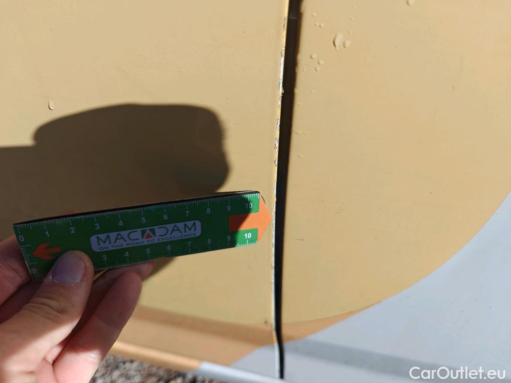  Nissan  Micra NISSAN  / 2017 / 5P / berlina con portón 1.5dCi 66 kW (90 CV) S&S Visia+ #46