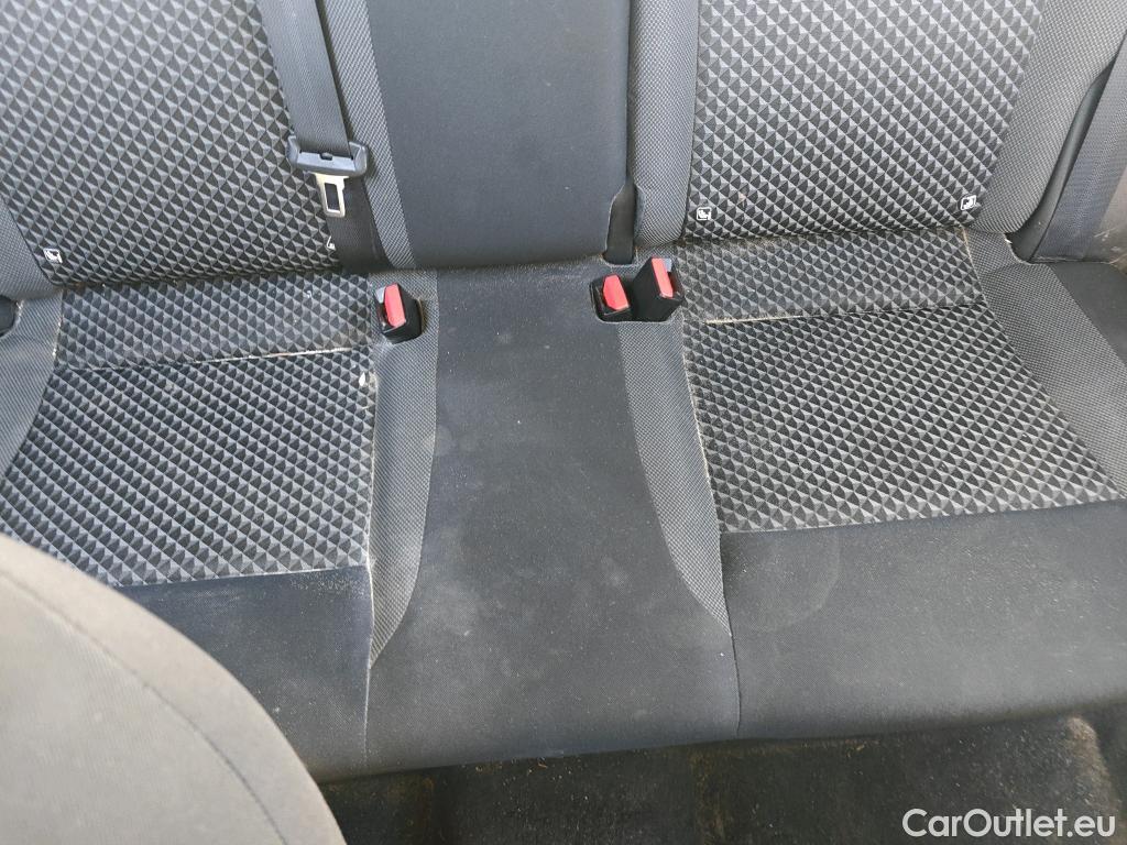  Nissan  Micra NISSAN  / 2017 / 5P / berlina con portón 1.5dCi 66 kW (90 CV) S&S Visia+ #55