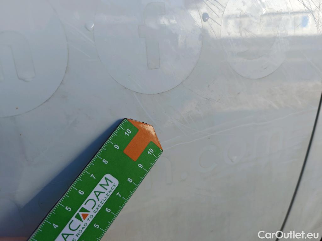  Nissan  Micra NISSAN  / 2017 / 5P / berlina con portón 1.5dCi 66 kW (90 CV) S&S Visia+ #61