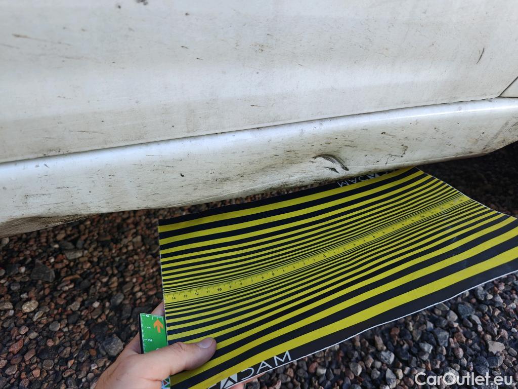  Nissan  Micra NISSAN  / 2017 / 5P / berlina con portón 1.5dCi 66 kW (90 CV) S&S Visia+ #9