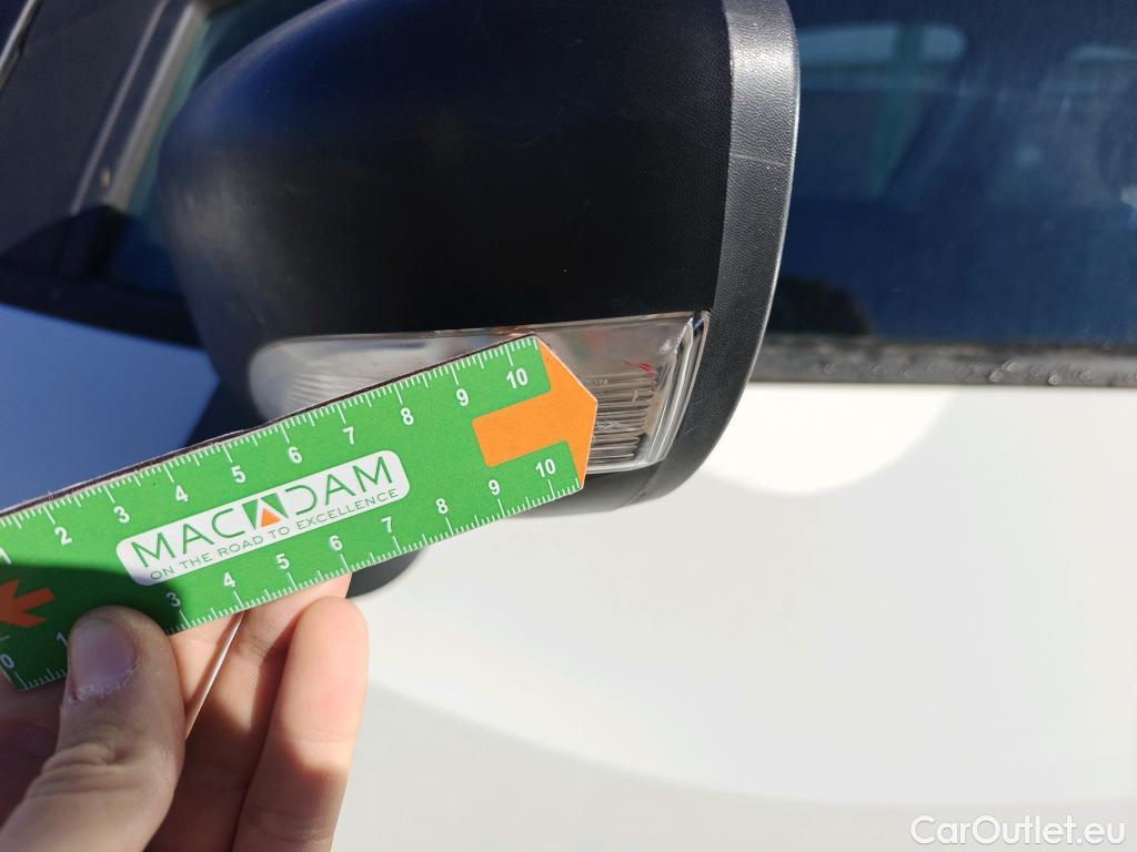  Nissan  Micra NISSAN  / 2017 / 5P / berlina con portón 1.5dCi 66 kW (90 CV) S&S Visia+ #92