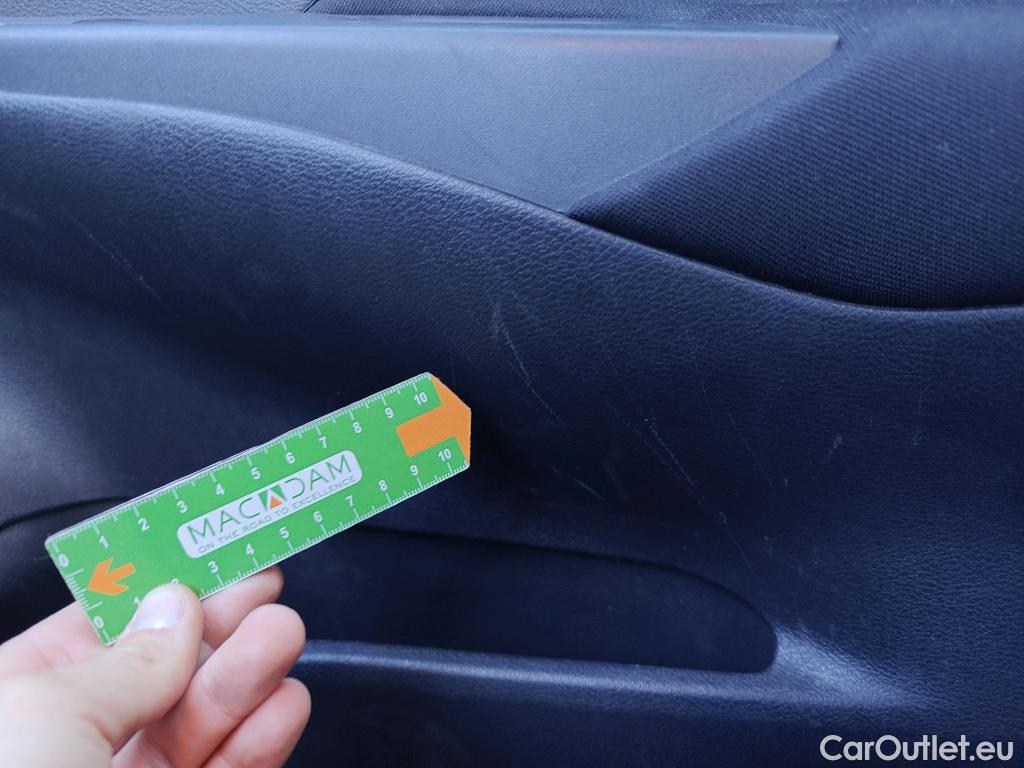  Nissan  Micra NISSAN  / 2017 / 5P / berlina con portón 1.5dCi 66 kW (90 CV) S&S Visia+ #69