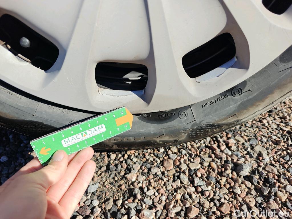  Nissan  Micra NISSAN  / 2017 / 5P / berlina con portón 1.5dCi 66 kW (90 CV) S&S Visia+ #84