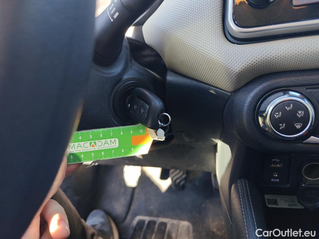  Nissan  Micra NISSAN  / 2017 / 5P / berlina con portón 1.5dCi 66 kW (90 CV) S&S Visia+ #5