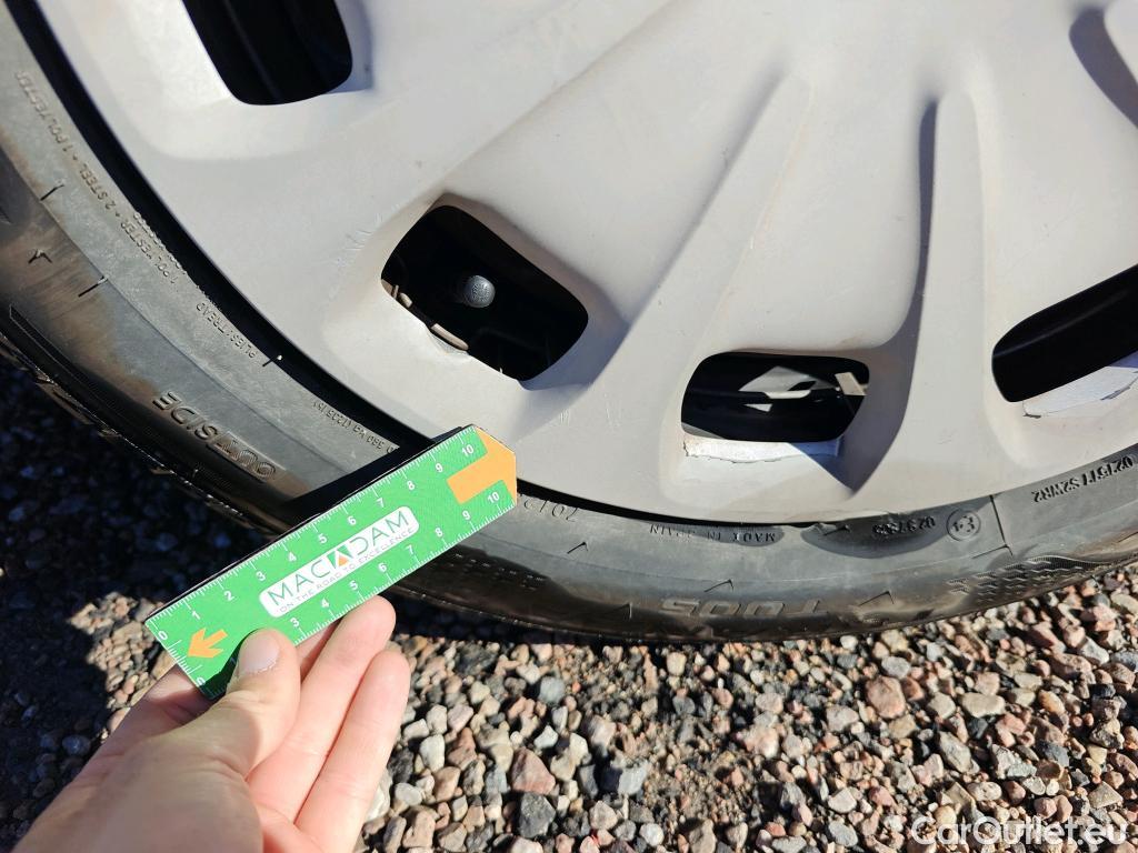  Nissan  Micra NISSAN  / 2017 / 5P / berlina con portón 1.5dCi 66 kW (90 CV) S&S Visia+ #83