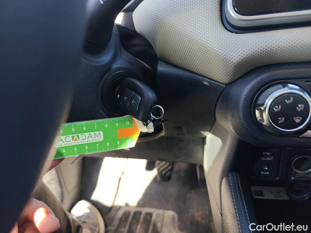  Nissan  Micra NISSAN  / 2017 / 5P / berlina con portón 1.5dCi 66 kW (90 CV) S&S Visia+ #4