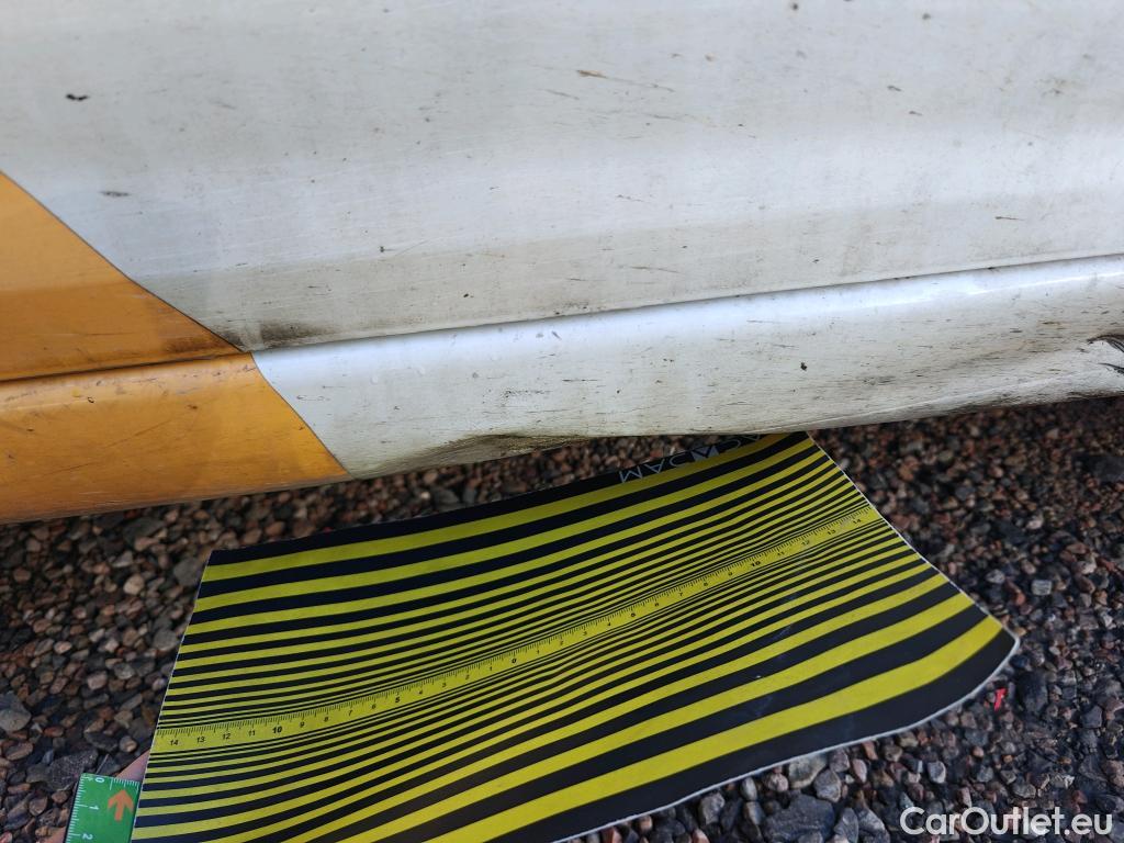  Nissan  Micra NISSAN  / 2017 / 5P / berlina con portón 1.5dCi 66 kW (90 CV) S&S Visia+ #10