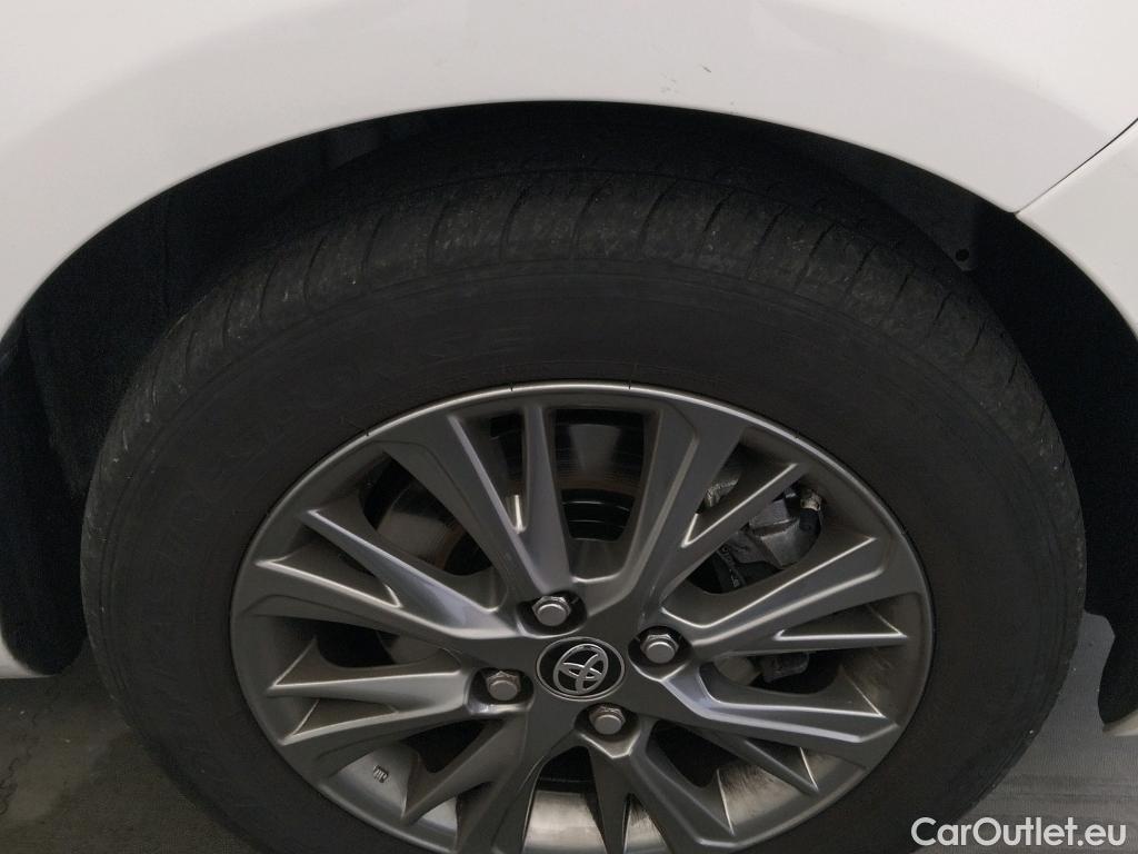  Toyota  Yaris TOYOTA  / 2017 / 5P / berlina con portón 1.5 100H Active #5