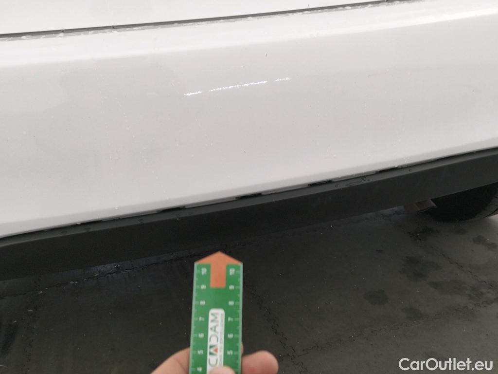  Toyota  Yaris TOYOTA  / 2017 / 5P / berlina con portón 1.5 100H Active #10